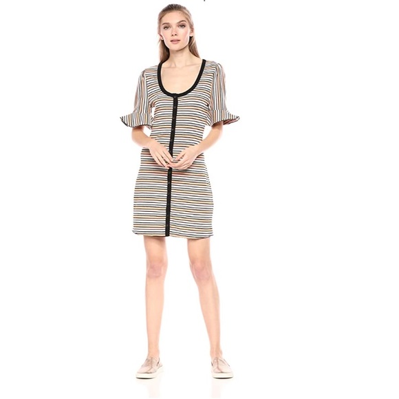 Elliatt Dresses & Skirts - Elliatt Winona Short Sleeve Striped Casual Dress M